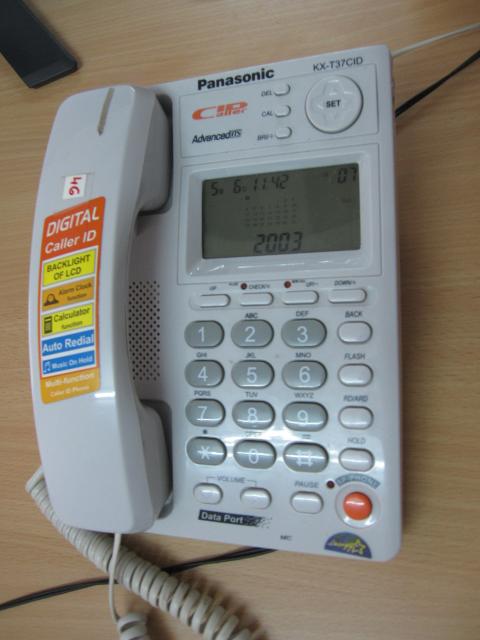 Điện thoại để bàn Panasonic KX-T37CID